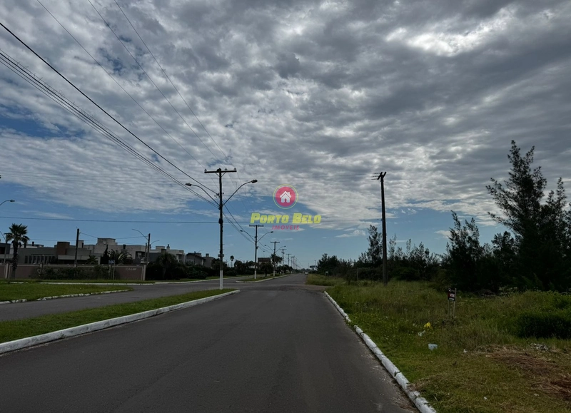TERRENO AO LADO DO CONDOMÍNIO EM ATLÂNTIDA SUL: 2ª foto da galeria de imagens do imóvel