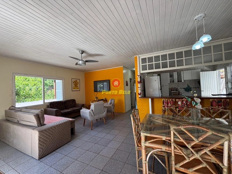 CASA COM PISCINA E FESTEIRO: 5ª foto da galeria de imagens do imóvel