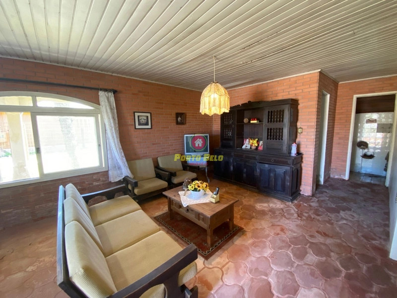 CASA DE ESQUINA COM ÁREA VERDE: 5ª foto da galeria de imagens do imóvel
