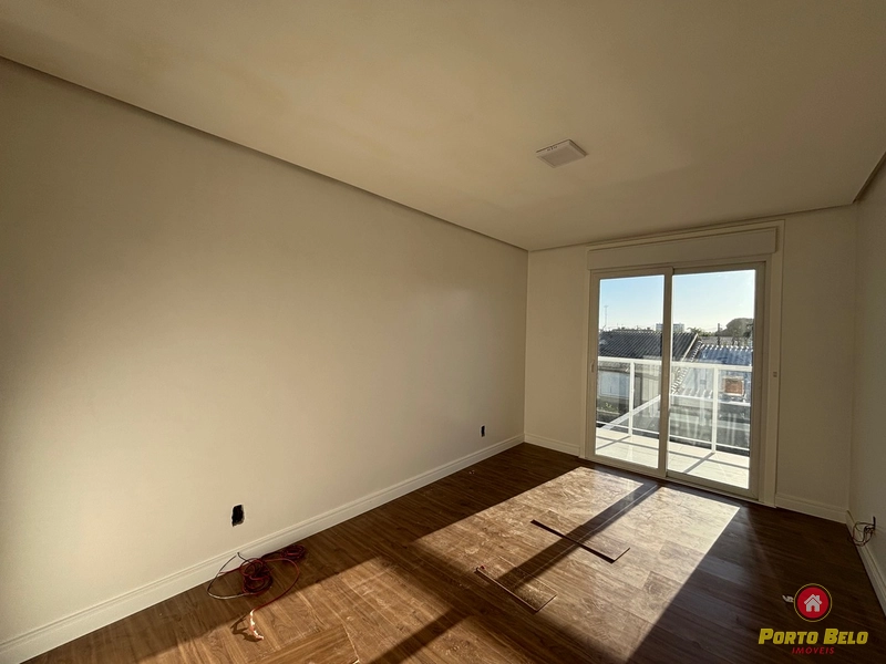 SOBRADOS DUPLEX EM AVENIDA: 3ª foto da galeria de imagens do imóvel