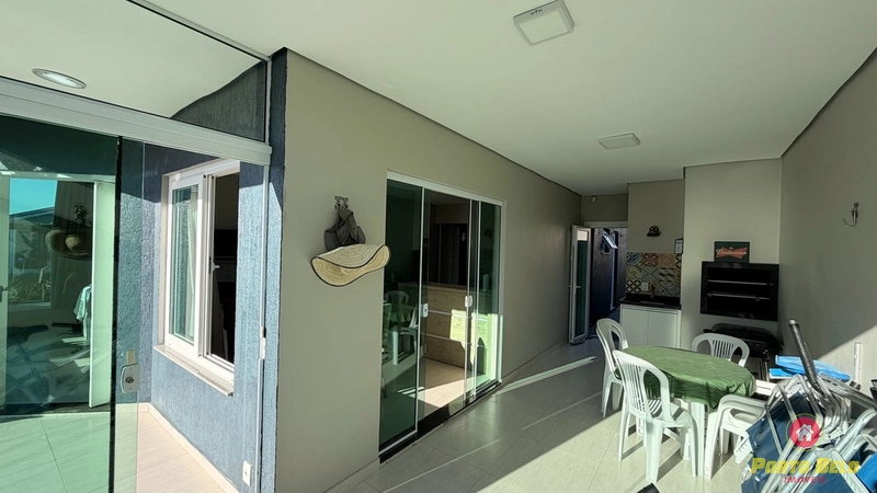 CASA DE ESQUINA PRÓXIMO AO CENTRO: 4ª foto da galeria de imagens do imóvel