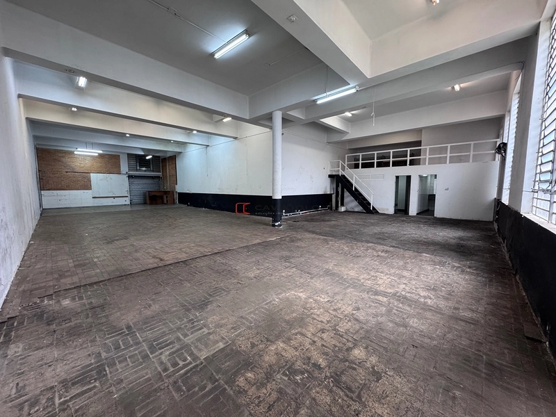 Loja de Fundos com 300m² no Centro de Curitiba: 6ª foto da galeria de imagens do imóvel