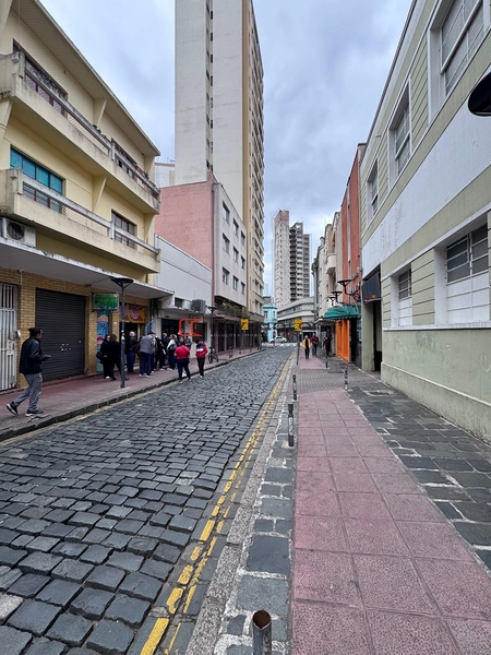 Loja de Fundos com 300m² no Centro de Curitiba: 3ª foto da galeria de imagens do imóvel