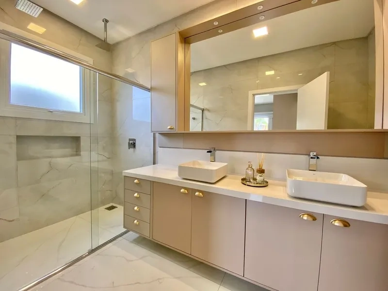 Casa com 4 suítes e piscina no condomínio Ilhas Resort: 3ª foto da galeria de imagens do imóvel