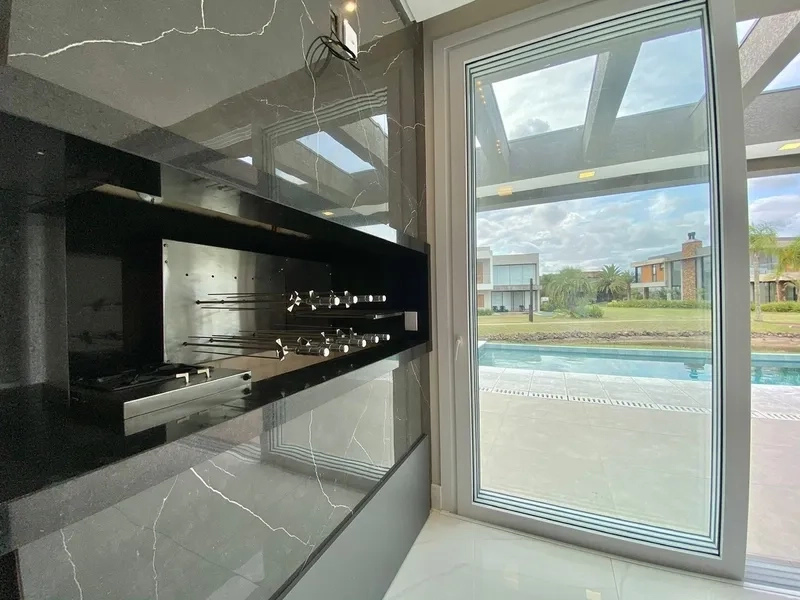 Casa com 4 suítes e piscina no condomínio Ilhas Resort: 6ª foto da galeria de imagens do imóvel