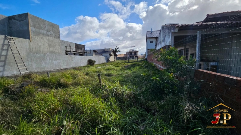 Terreno em ótima localização 330m² a uma quadra do mar: 4ª foto da galeria de imagens do imóvel