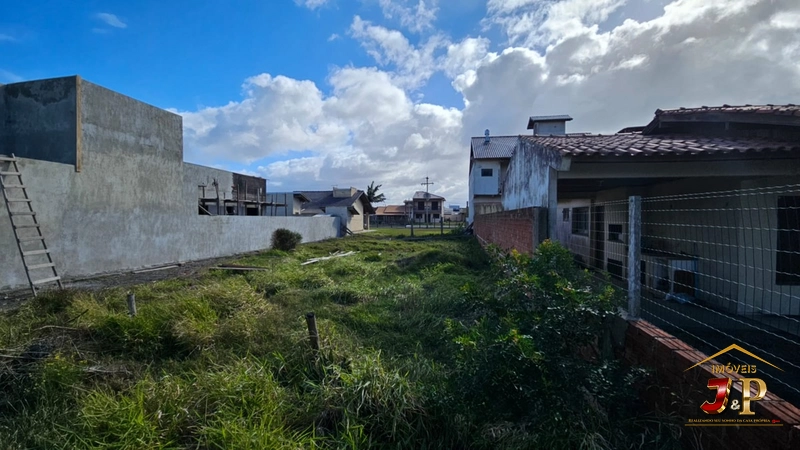 Terreno em ótima localização 330m² a uma quadra do mar: 2ª foto da galeria de imagens do imóvel