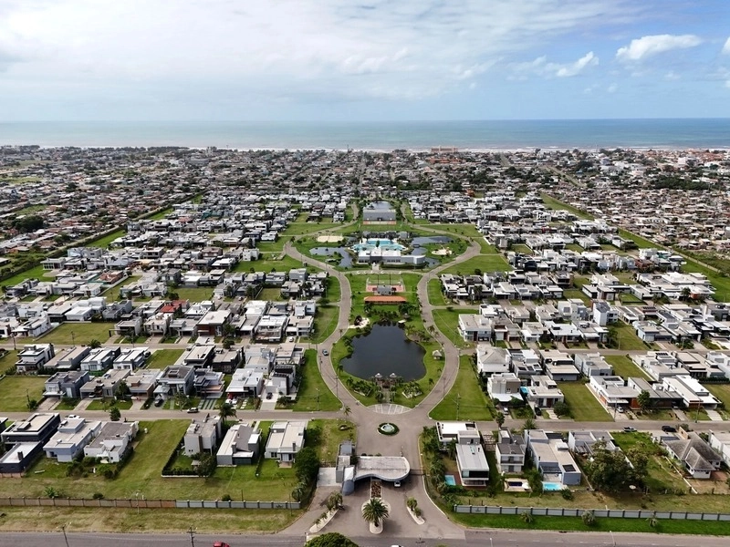 Casa dos seus sonhos no condomínio Dubai Resort: 2ª foto da galeria de imagens do imóvel