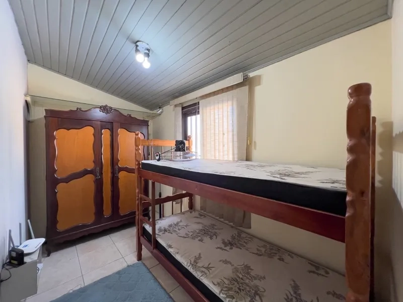 Casa com piscina e 3 dormitórios no bairro Jardim Beira Mar: 6ª foto da galeria de imagens do imóvel