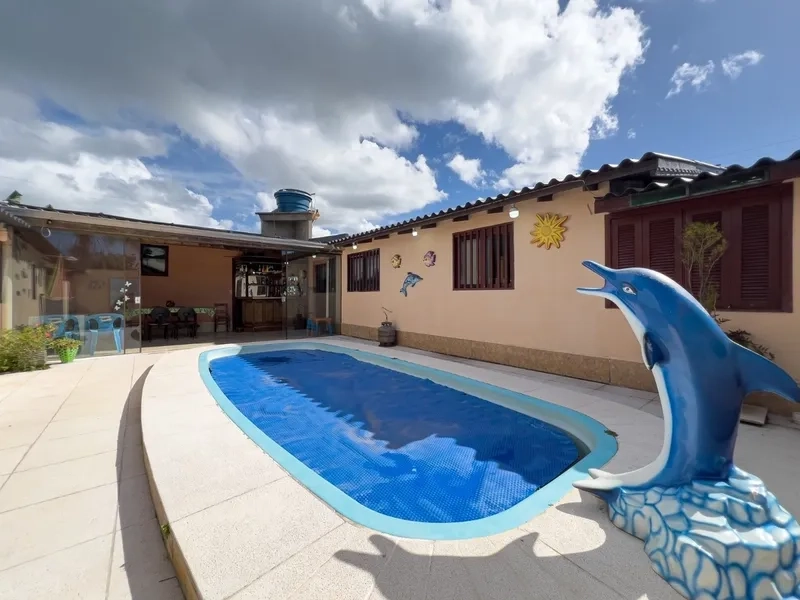 Casa com piscina e 3 dormitórios no bairro Jardim Beira Mar: 4ª foto da galeria de imagens do imóvel