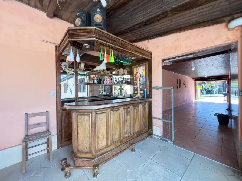 Casa com piscina e 3 dormitórios no bairro Jardim Beira Mar: 7ª foto da galeria de imagens do imóvel