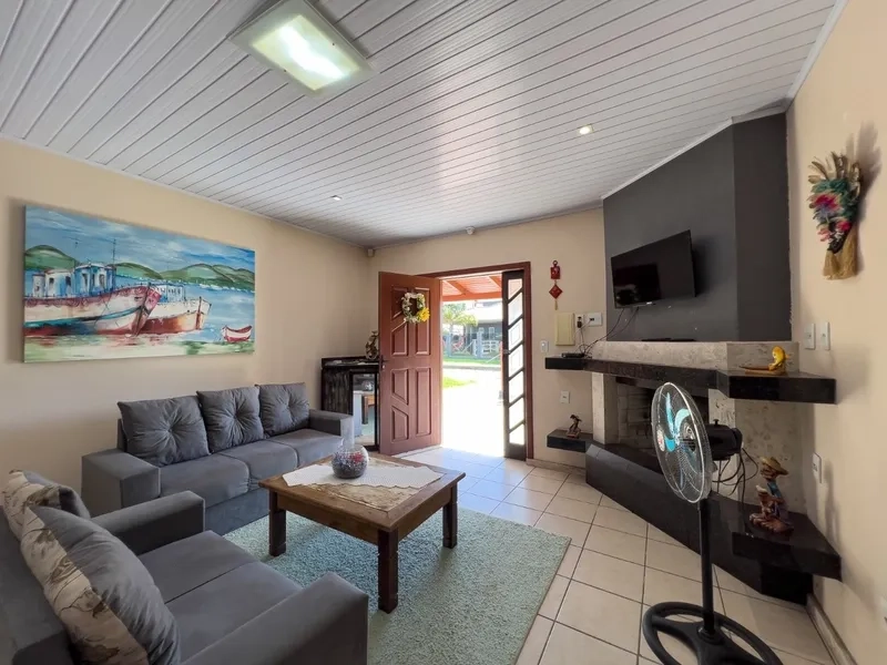 Casa com piscina e 3 dormitórios no bairro Jardim Beira Mar: 2ª foto da galeria de imagens do imóvel