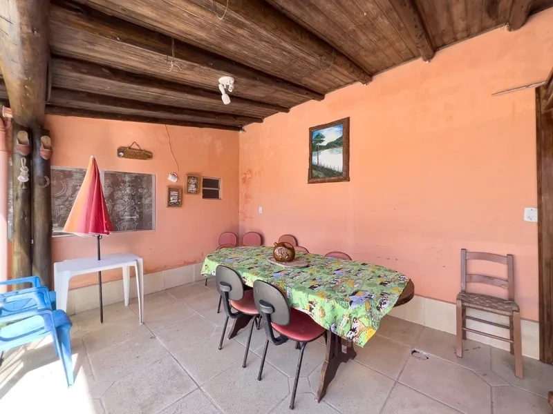 Casa com piscina e 3 dormitórios no bairro Jardim Beira Mar: 25ª foto da galeria de imagens do imóvel