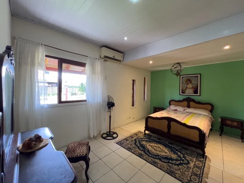 Casa com piscina e 3 dormitórios no bairro Jardim Beira Mar: 5ª foto da galeria de imagens do imóvel