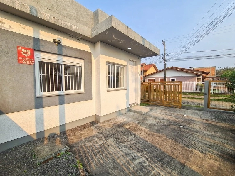Casa mobiliada de esquina com 2 dormitórios a uma quadra do mar: 8ª foto da galeria de imagens do imóvel