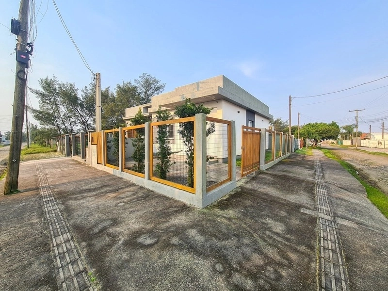 Casa mobiliada de esquina com 2 dormitórios a uma quadra do mar: 24ª foto da galeria de imagens do imóvel