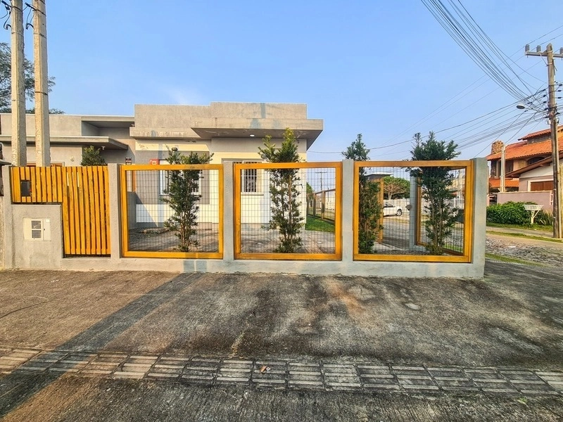 Casa mobiliada de esquina com 2 dormitórios a uma quadra do mar: 21ª foto da galeria de imagens do imóvel