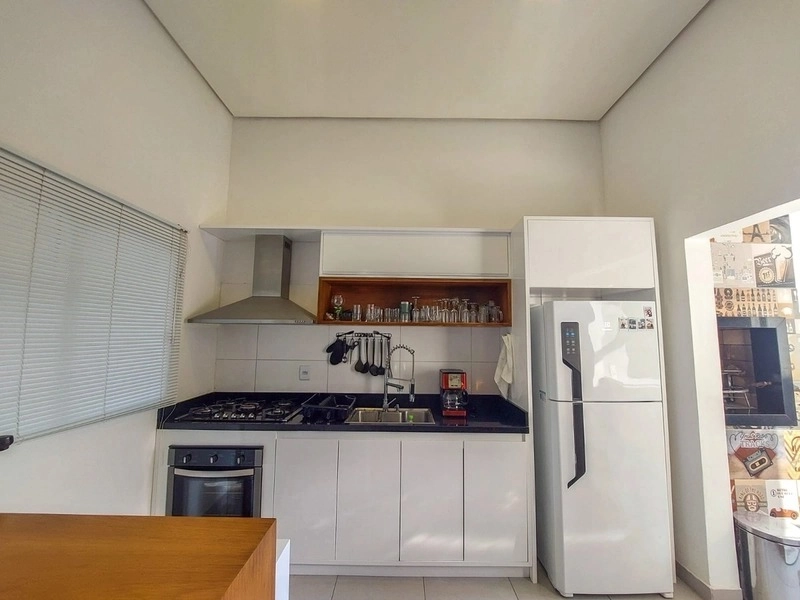 CASA ENCANTADORA COM PISCINA!: 2ª foto da galeria de imagens do imóvel