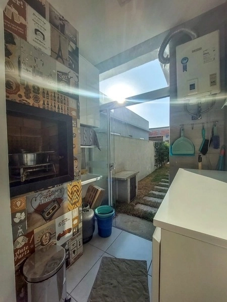 CASA ENCANTADORA COM PISCINA!: 15ª foto da galeria de imagens do imóvel
