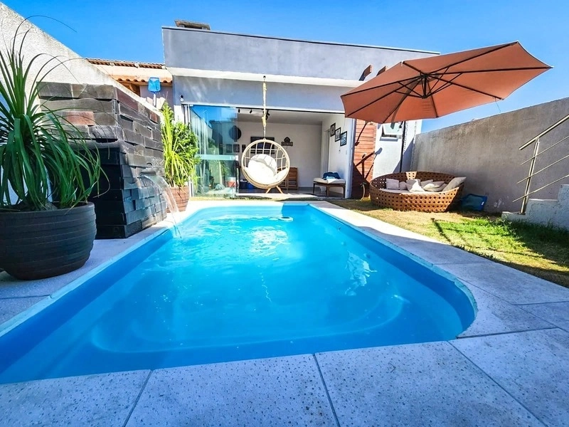 CASA ENCANTADORA COM PISCINA!: 1ª foto da galeria de imagens do imóvel