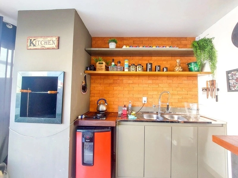 CASA ENCANTADORA COM PISCINA!: 8ª foto da galeria de imagens do imóvel