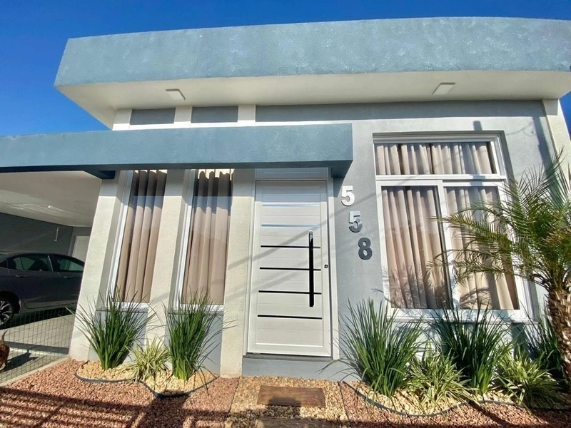 Casa 4 dormitórios com piscina no bairro zona norte: 1ª foto da galeria de imagens do imóvel