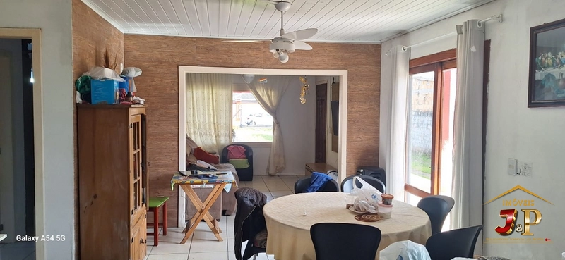 Casa com: 3ª foto da galeria de imagens do imóvel