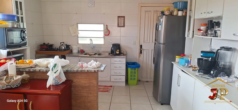 Casa com: 5ª foto da galeria de imagens do imóvel