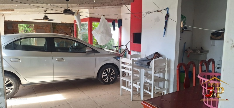 Casa com: 2ª foto da galeria de imagens do imóvel