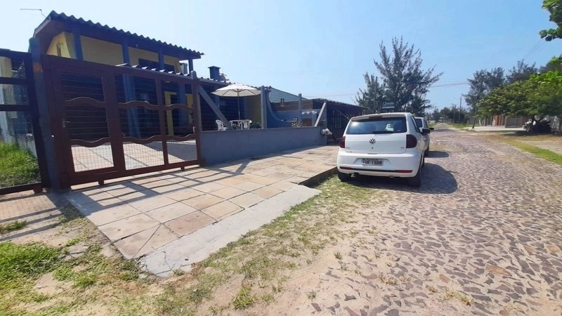 Ótima casa 1 quadra do mar 3 dormitórios + dependência - ampla: 24ª foto da galeria de imagens do imóvel