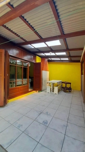 Ótima casa 1 quadra do mar 3 dormitórios + dependência - ampla: 2ª foto da galeria de imagens do imóvel