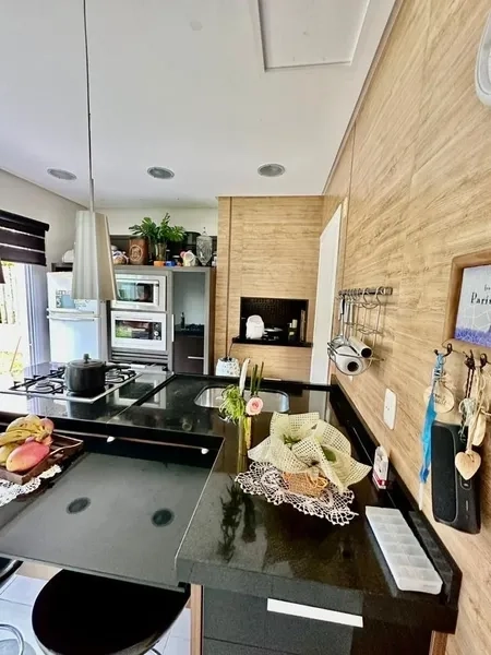 Casa mobiliada e decorada com 3 suítes no condomínio Condado: 4ª foto da galeria de imagens do imóvel