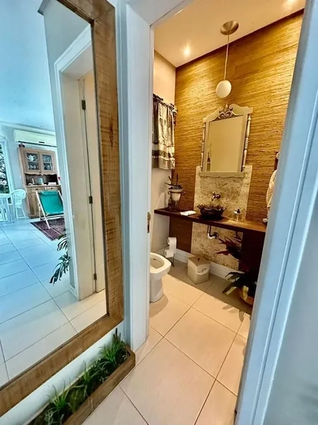 Casa mobiliada e decorada com 3 suítes no condomínio Condado: 1ª foto da galeria de imagens do imóvel