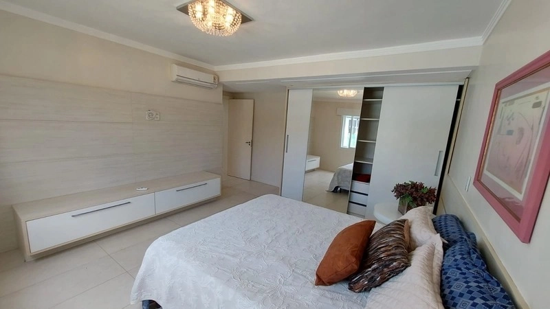 Casa com 4 dormitórios e piscina no condomínio Dubai: 1ª foto da galeria de imagens do imóvel