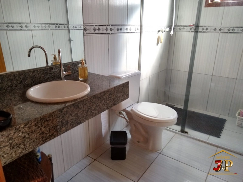 Casa aconchegante, com 2 dormitórios e grande terreno: 4ª foto da galeria de imagens do imóvel