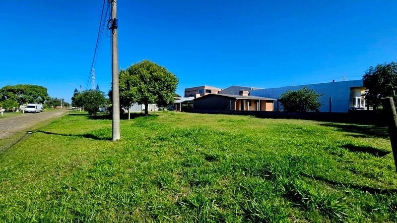 Terreno com localização privilegiada: 2ª foto da galeria de imagens do imóvel