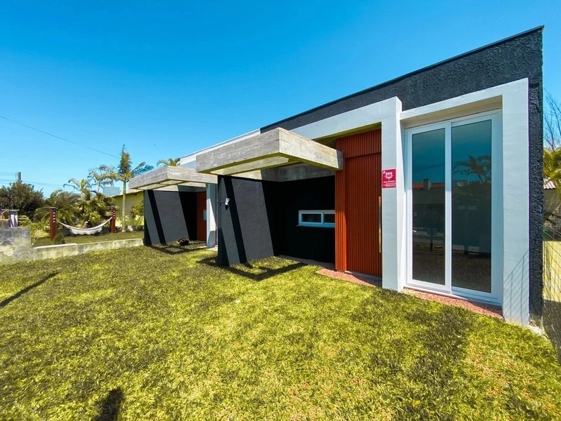 CASA 3 DORMITÓRIOS (1 SUÍTE) - PRÓXIMO AO MAR EM EXCELENTE LOCALIZAÇÃO: 1ª foto da galeria de imagens do imóvel