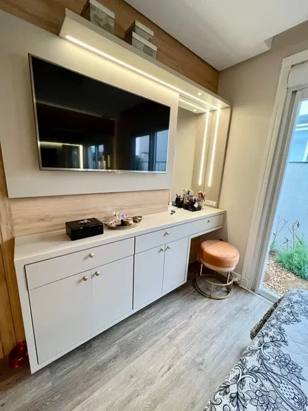 Casa mobiliada e decorada com 3 suítes no condomínio Condado: 1ª foto da galeria de imagens do imóvel