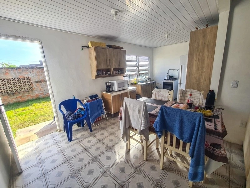 Casa de esquina no bairro Araça: 1ª foto da galeria de imagens do imóvel