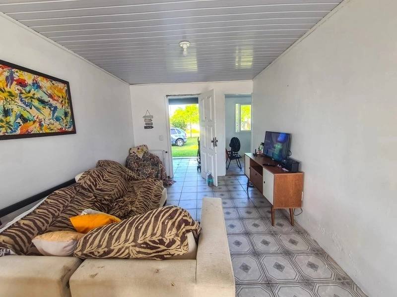 Casa de esquina no bairro Araça: 3ª foto da galeria de imagens do imóvel