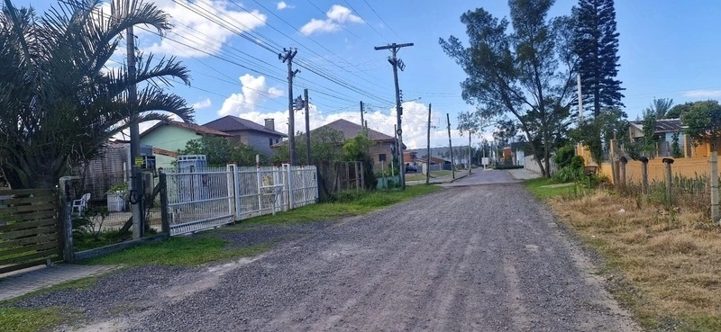 Terreno de esquina muito bem localizado pronto para construir: 1ª foto da galeria de imagens do imóvel