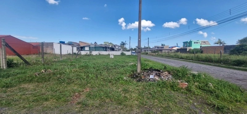 Terreno de esquina muito bem localizado pronto para construir: 6ª foto da galeria de imagens do imóvel