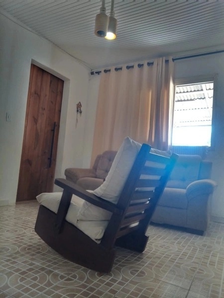 Casa bem localizada com 3 dormitórios e grande pátio: 8ª foto da galeria de imagens do imóvel