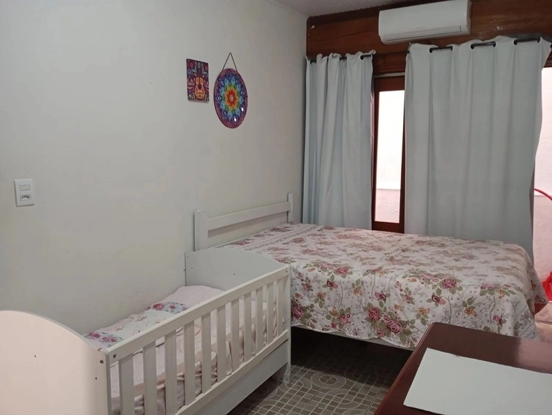 Casa bem localizada com 3 dormitórios e grande pátio: 13ª foto da galeria de imagens do imóvel