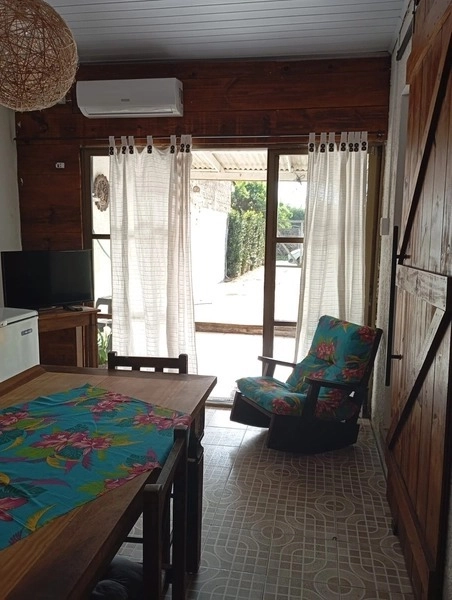 Casa bem localizada com 3 dormitórios e grande pátio: 1ª foto da galeria de imagens do imóvel