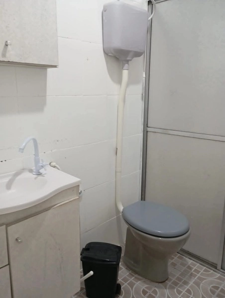 Casa bem localizada com 3 dormitórios e grande pátio: 2ª foto da galeria de imagens do imóvel