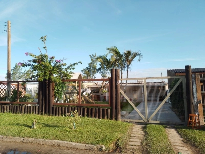 Casa bem localizada com 3 dormitórios e grande pátio: 5ª foto da galeria de imagens do imóvel
