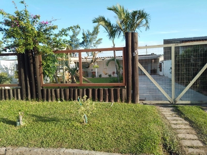 Casa bem localizada com 3 dormitórios e grande pátio: 22ª foto da galeria de imagens do imóvel