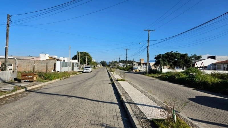 Terreno na avenida principal do bairro: 2ª foto da galeria de imagens do imóvel