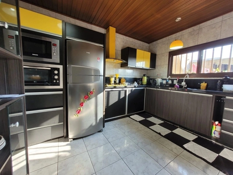 EXCELENTE CASA DE 3 DORMITORIOS COM PISCINA: 9ª foto da galeria de imagens do imóvel